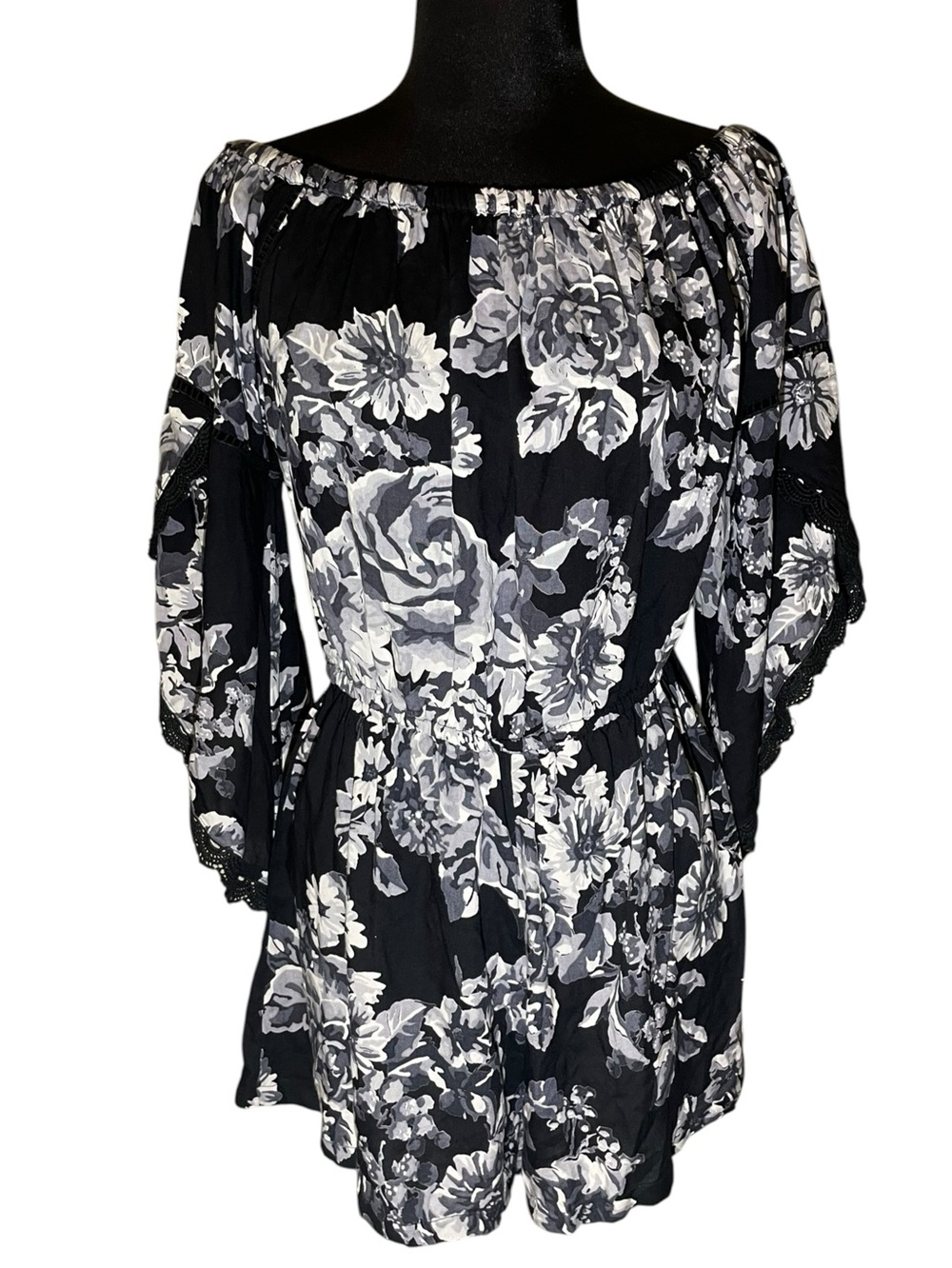 Angie Black & White Floral Off-Shoulder Rayon Romper Size Medium